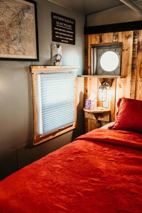 Bourbon Trail: Caboose On The Farm Villa Lawrenceburg ภายนอก รูปภาพ