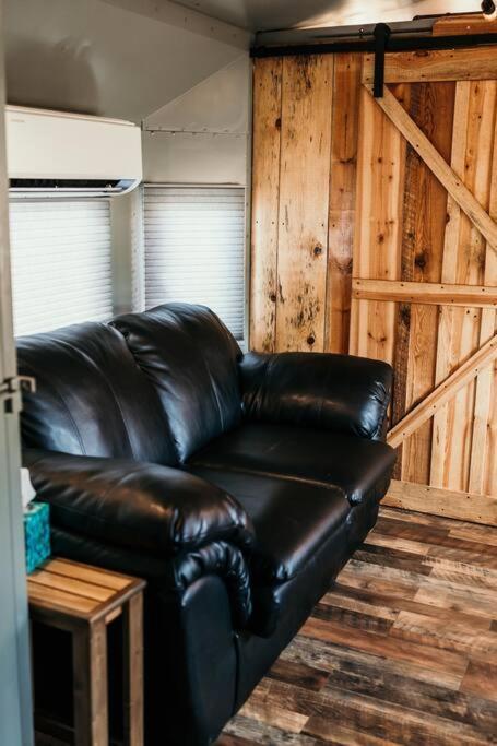 Bourbon Trail: Caboose On The Farm Villa Lawrenceburg ภายนอก รูปภาพ