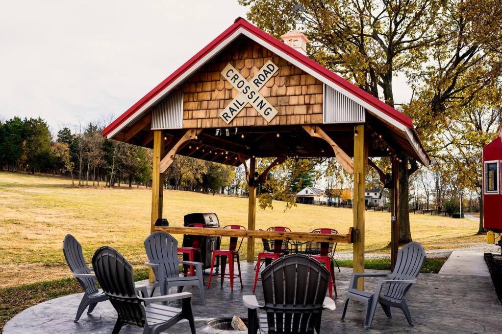 Bourbon Trail: Caboose On The Farm Villa Lawrenceburg ภายนอก รูปภาพ