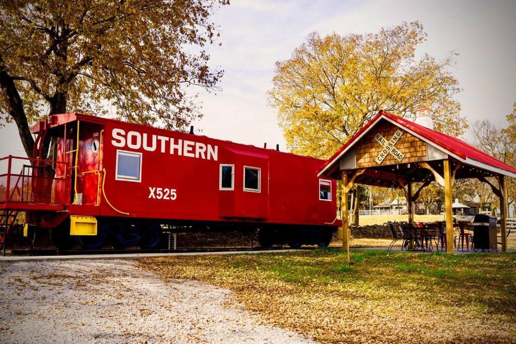 Bourbon Trail: Caboose On The Farm Villa Lawrenceburg ภายนอก รูปภาพ