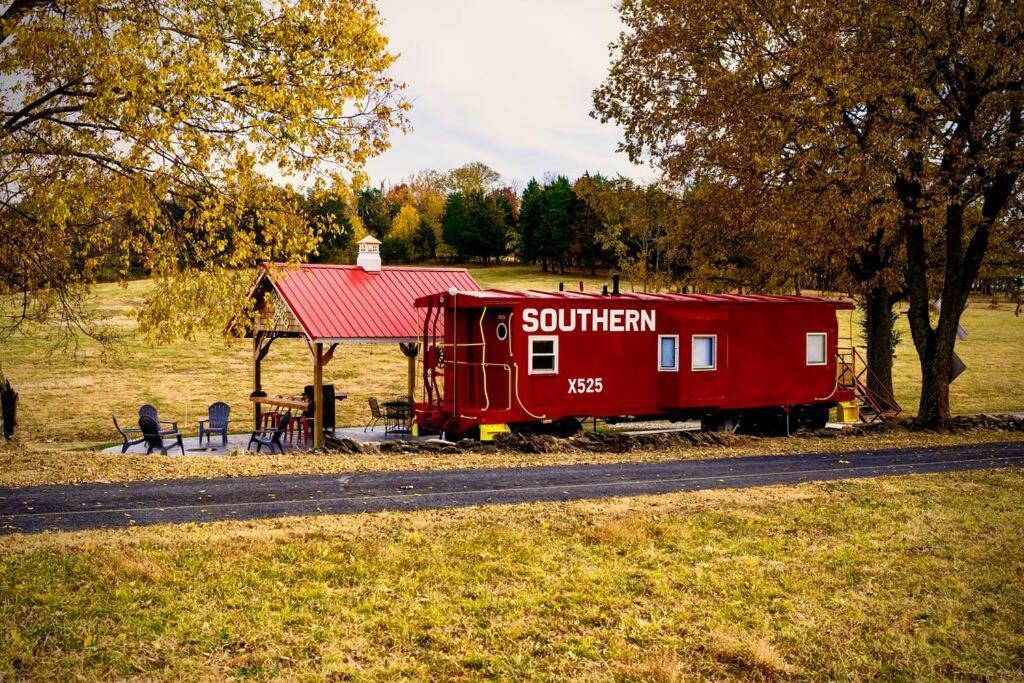 Bourbon Trail: Caboose On The Farm Villa Lawrenceburg ภายนอก รูปภาพ
